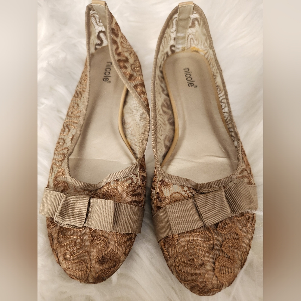 EUC Nicole Lace Flats 8.5 M